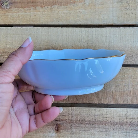 Vintage Japanese Flower-Shaped Bowl With Koi Fish Gold Trim Marked Hasshu-Gama - Picture 14 of 16